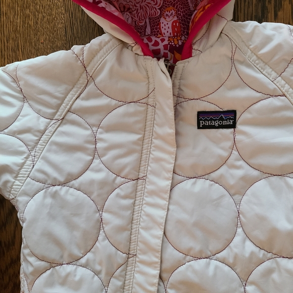 **sold** 6-12 month PATAGONIA Puffball Bunting Suit, reversible - Picture 7 of 14